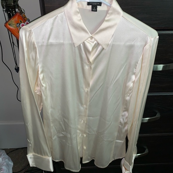 Ann Taylor white silky long sleeve size 4 - Picture 1 of 2